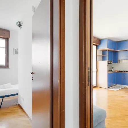 Guesthost - Chiesa Rossa Comfy Apartament Mediolan