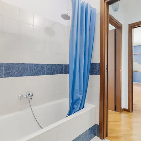 Guesthost - Chiesa Rossa Comfy Apartman